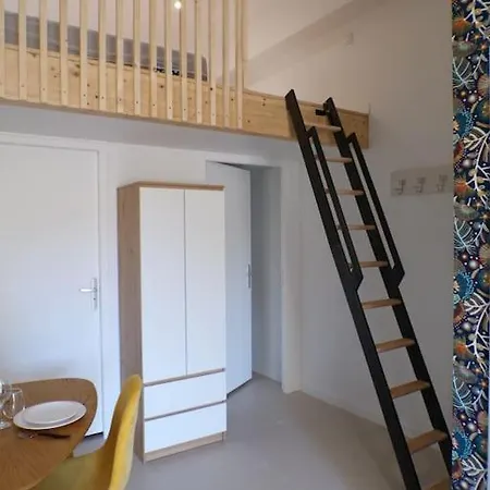 L'atypique 1 A 3 Voyageurs 巴扎斯