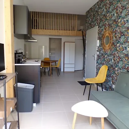 L'atypique 1 A 3 Voyageurs 巴扎斯